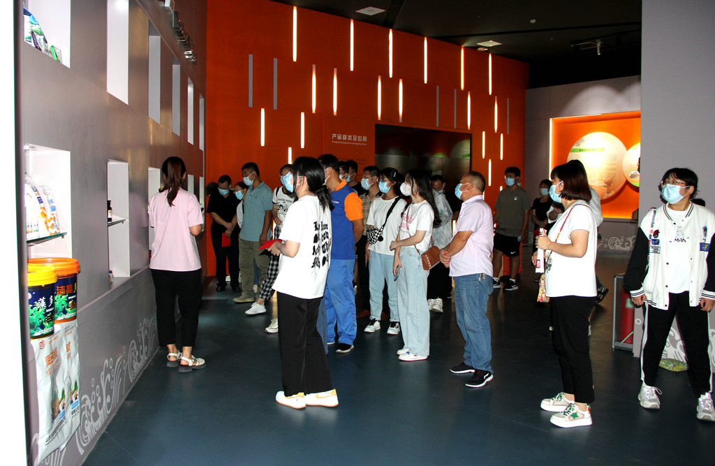 潔晶集團舉行2022年職工子女高考獎學金發放儀式