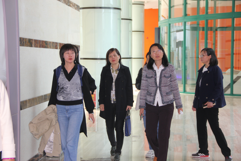 省標準化研究院及市區(qū)有關(guān)領(lǐng)導來潔晶進行專標融合調(diào)研